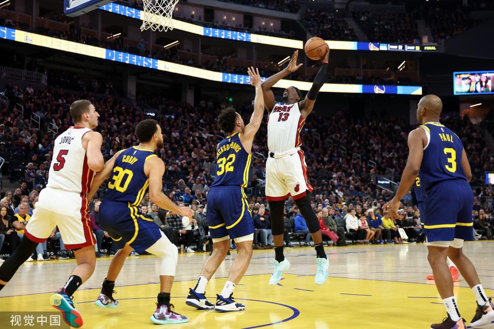 激烈的足球 激烈的足球